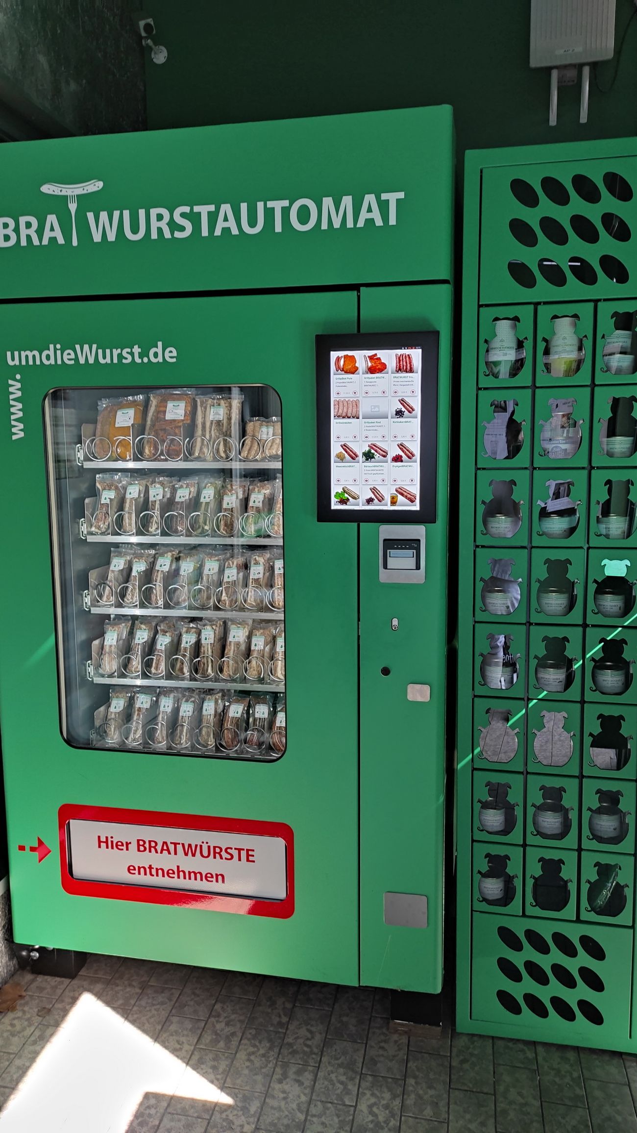 BRATWURSTautomat frisch und Dosen umdieWurst.de
