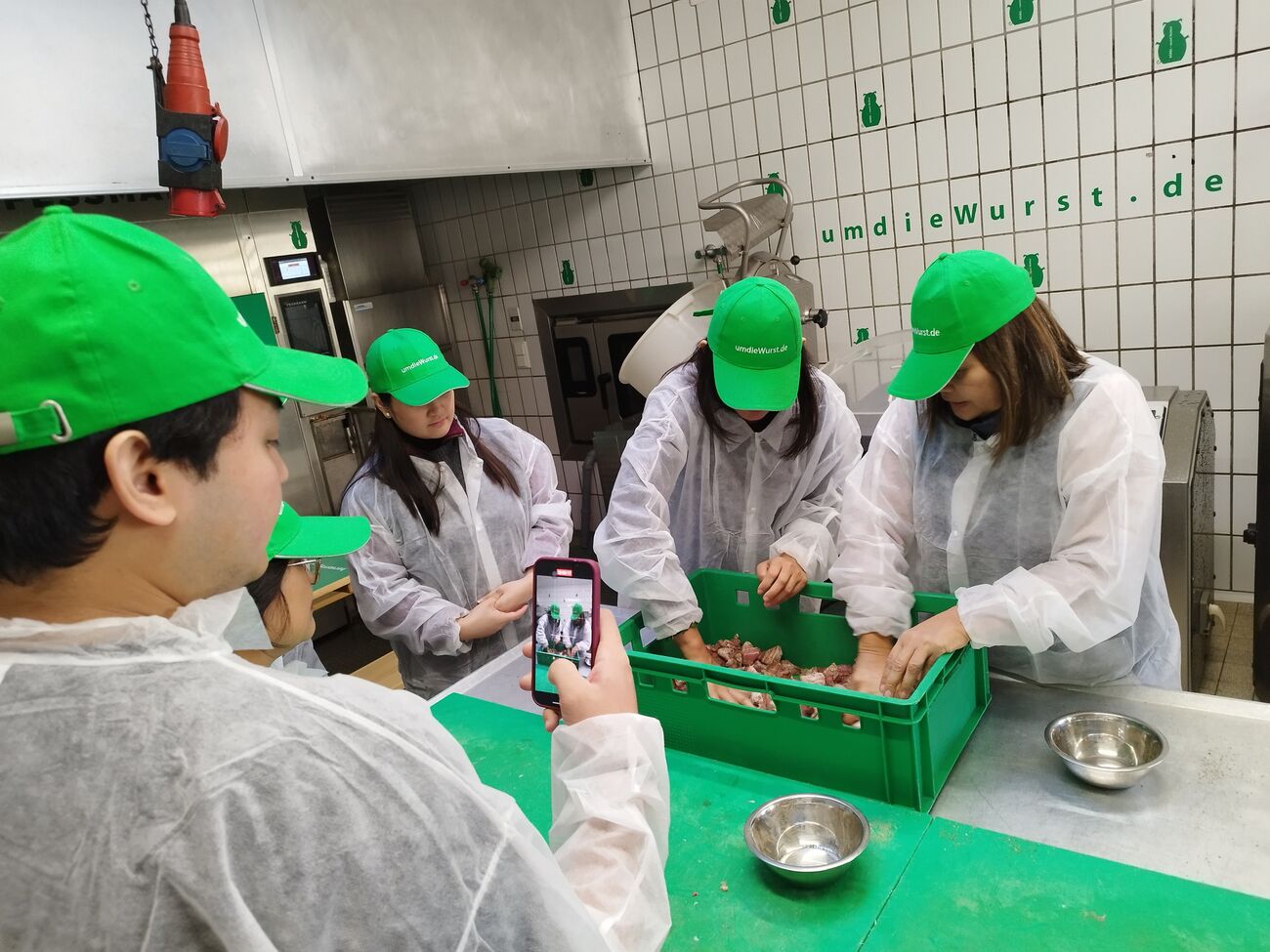 Sausage-making-course for tourists -  umdieWurst.de